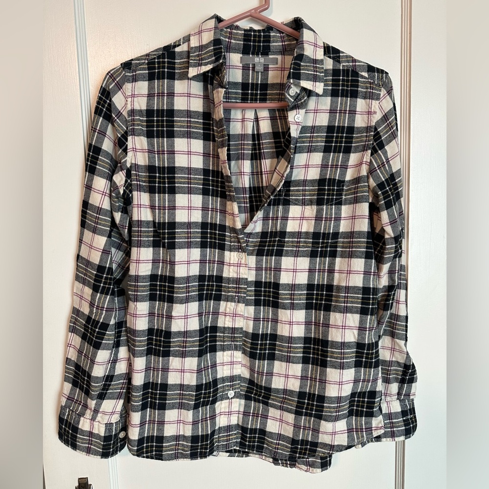 Uniqlo Women’s Black Purple and White Flannel Plaid Button Down Shirt Size Small